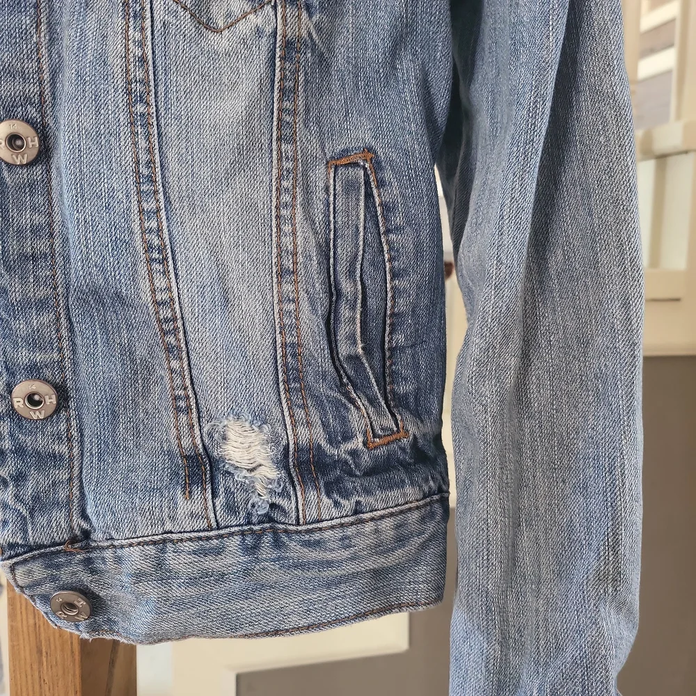 Jean jacket size medium - Picture 3 of 5